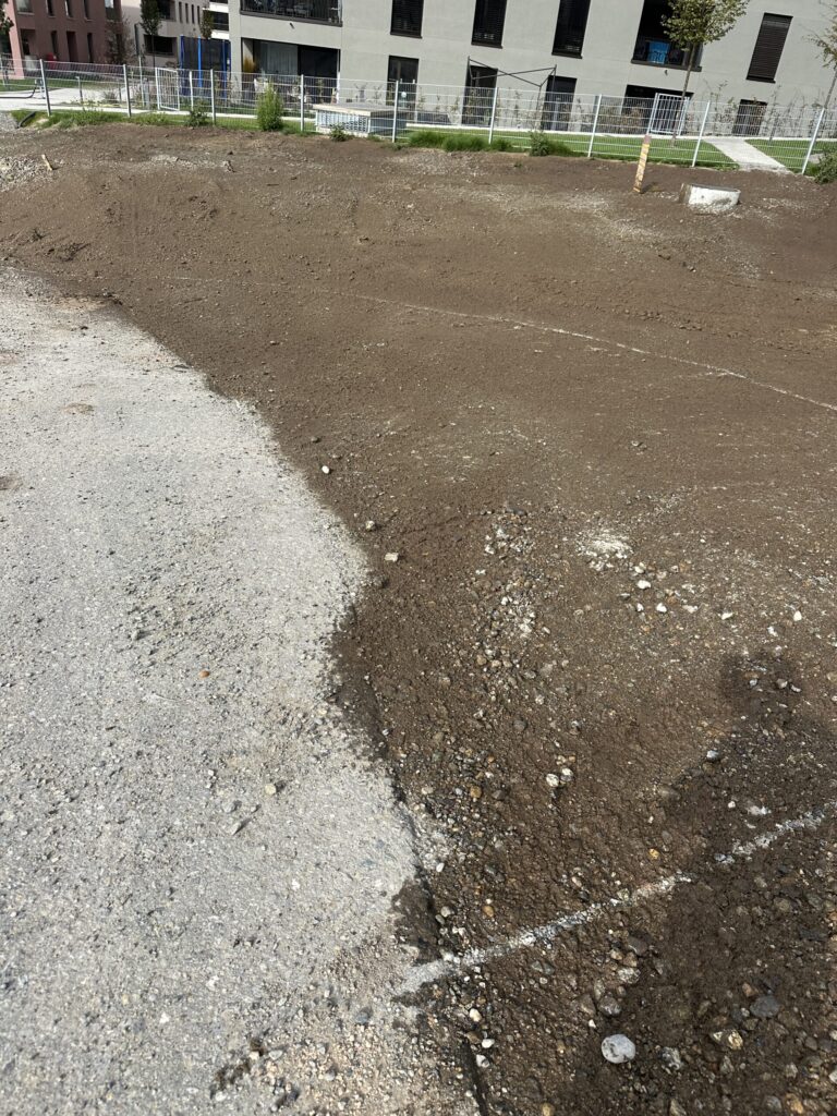 Hydraulically applied topsoil layer over a gravel subgrade